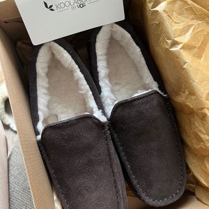 Mens Ugg Tipton Slippers, size 9. Never worn